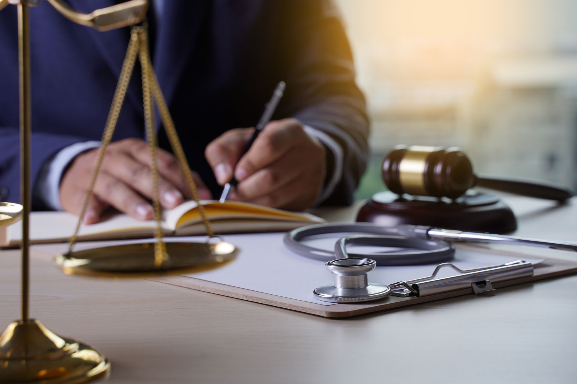 5 Benefits Of Hiring A Medical Malpractice Lawyer